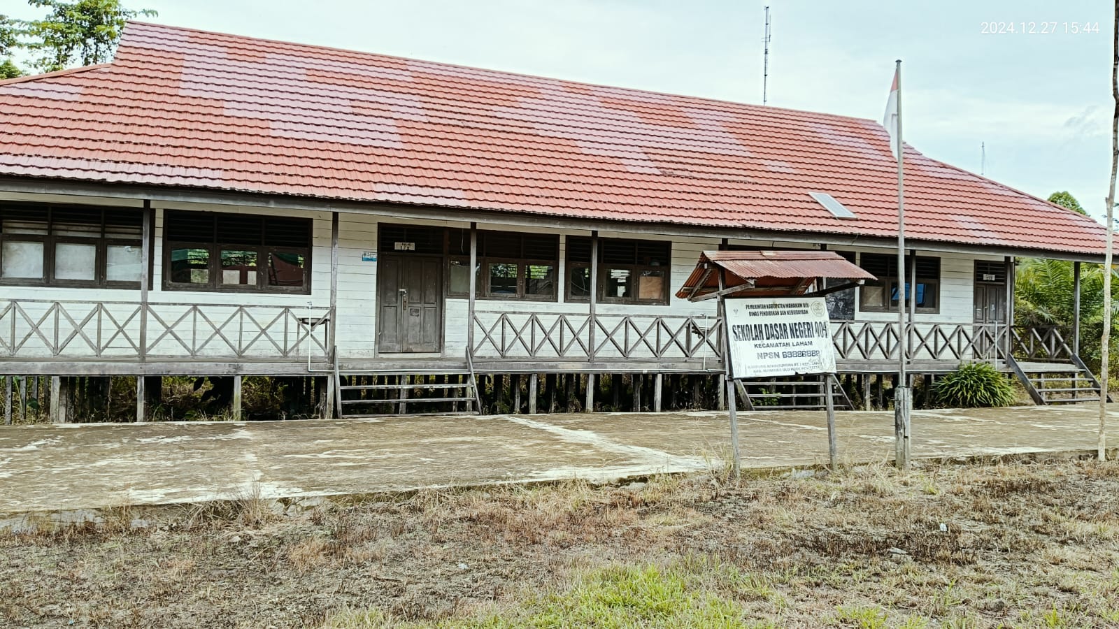 Sekolah Dasar di Kampung Nyaribungan, Kecamatan Laham, Kabupaten Mahakam Ulu